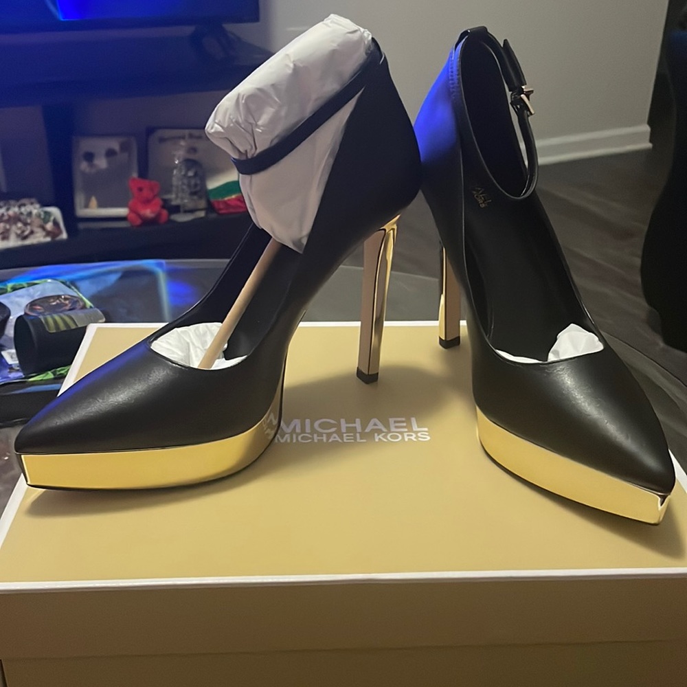 Michael Kors Black Xenia Ankle Strap Pump Leather 8.5M